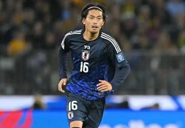 热丰网 刚结婚！日本27岁国脚比赛中睾丸破裂+硬撑30分钟：现就剩1.6个了